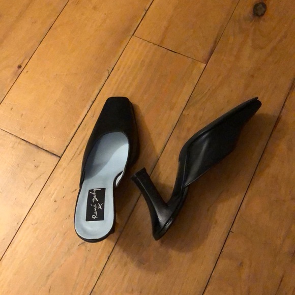 Shoes - Picture 5 of 5